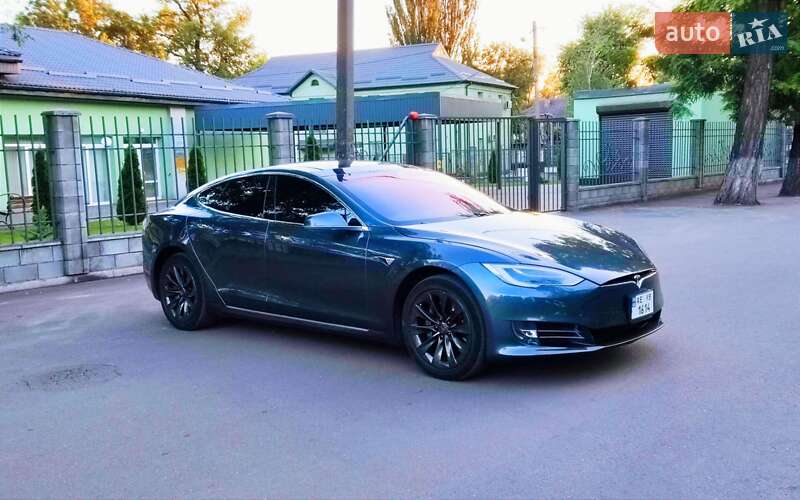 Лифтбек Tesla Model S 2017 в Днепре