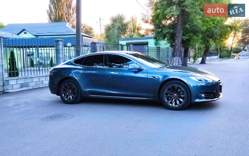 Лифтбек Tesla Model S 2017 в Днепре