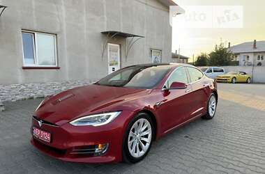 Лифтбек Tesla Model S 2017 в Киеве