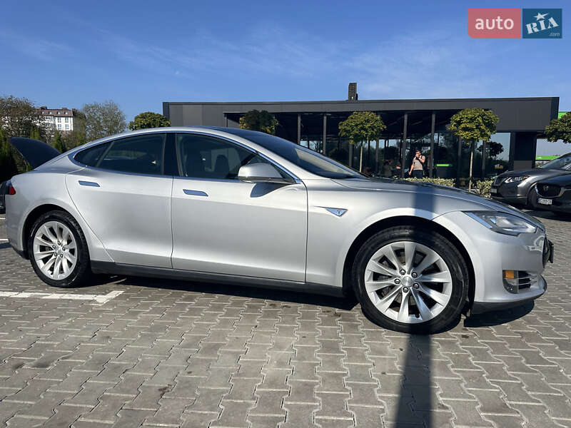 Ліфтбек Tesla Model S 2013 в Стрию