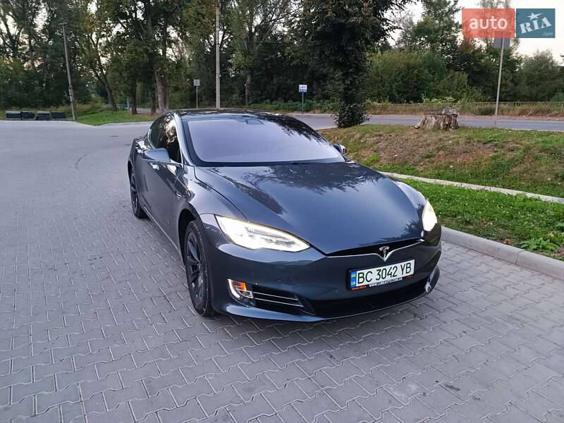 Лифтбек Tesla Model S 2019 в Трускавце