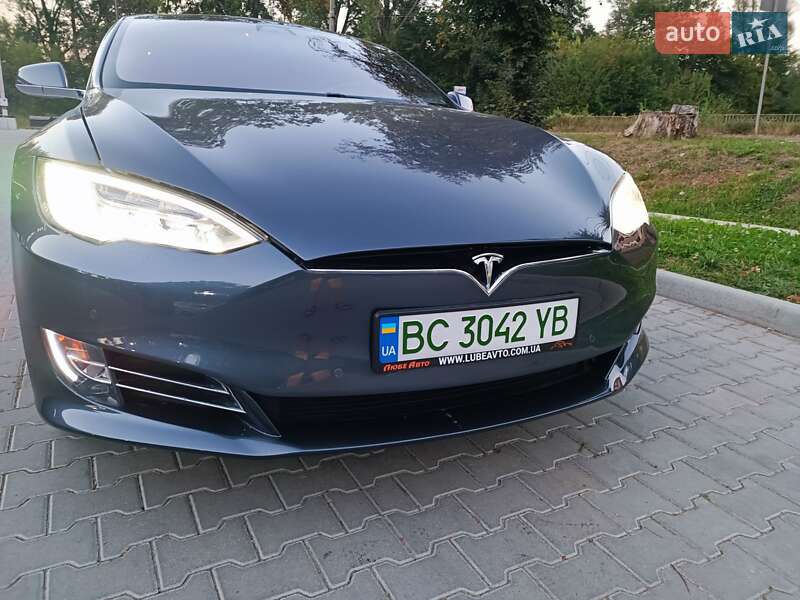 Лифтбек Tesla Model S 2019 в Трускавце
