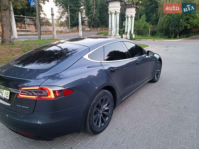 Лифтбек Tesla Model S 2019 в Трускавце