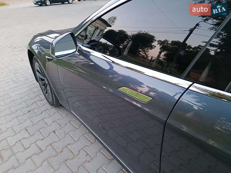Лифтбек Tesla Model S 2019 в Трускавце