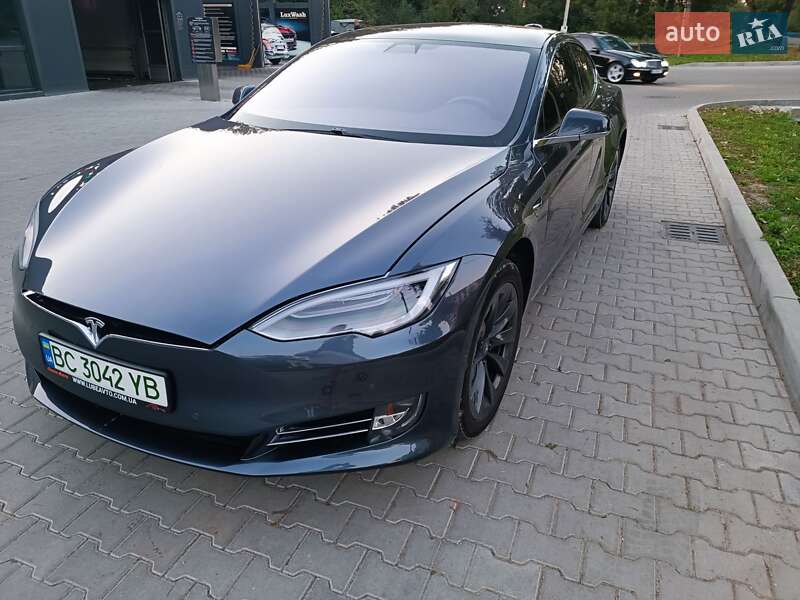 Лифтбек Tesla Model S 2019 в Трускавце