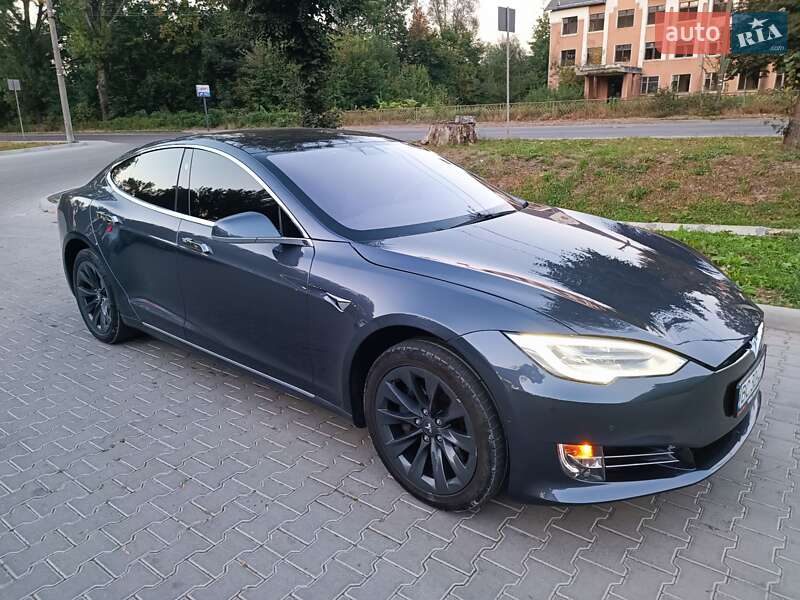 Лифтбек Tesla Model S 2019 в Трускавце