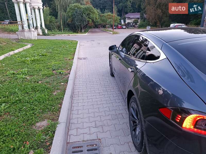 Лифтбек Tesla Model S 2019 в Трускавце