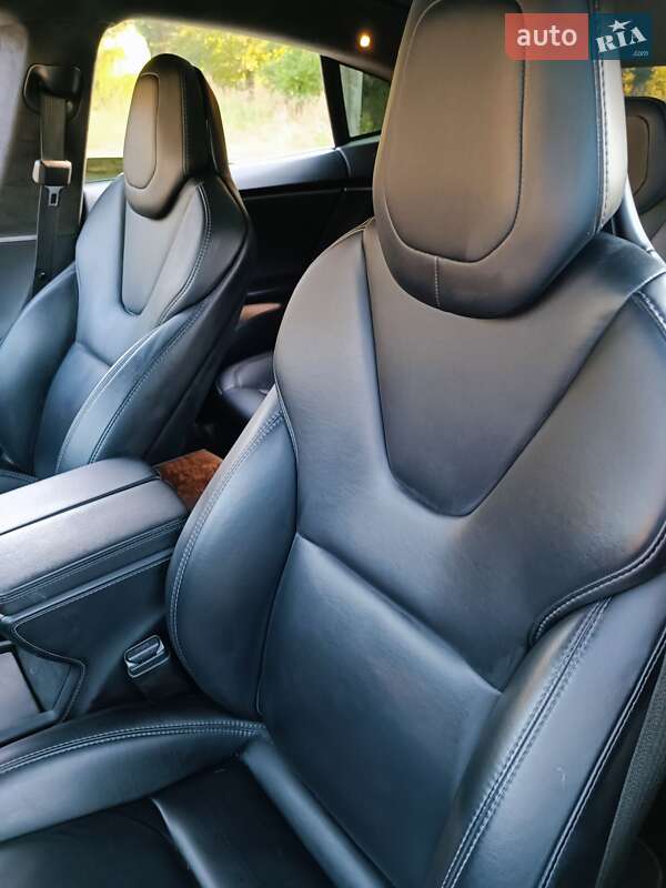 Лифтбек Tesla Model S 2019 в Трускавце