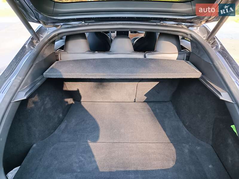 Лифтбек Tesla Model S 2019 в Трускавце