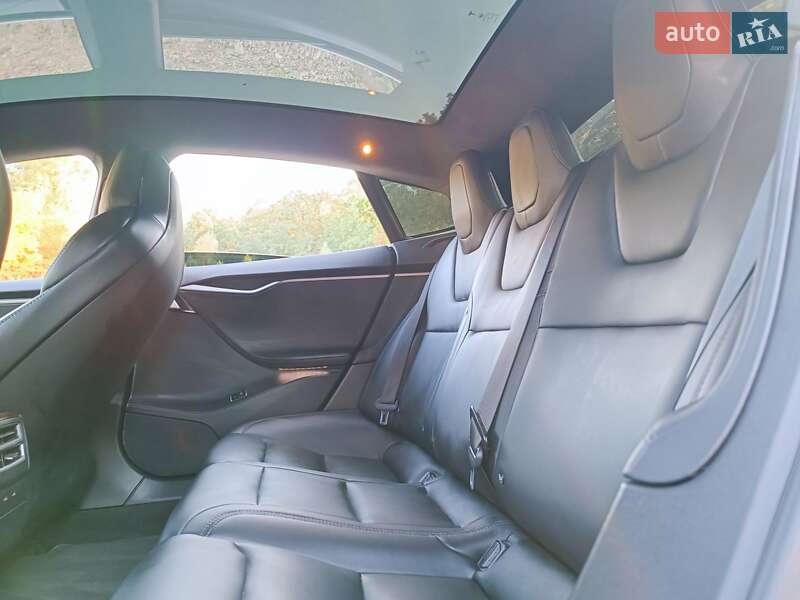 Лифтбек Tesla Model S 2019 в Трускавце