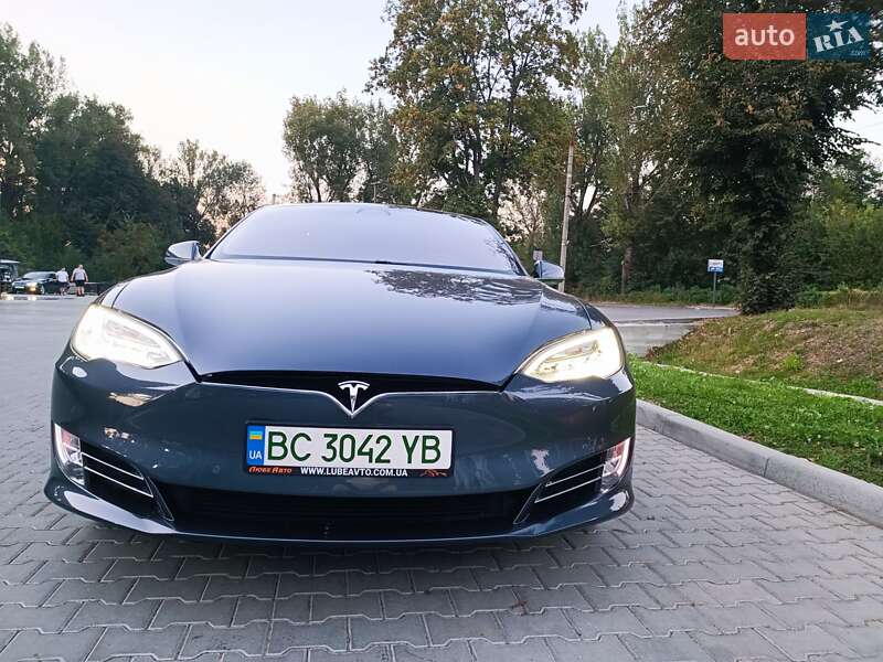 Лифтбек Tesla Model S 2019 в Трускавце