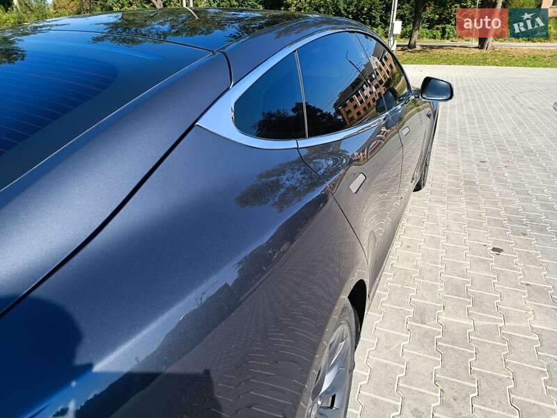 Лифтбек Tesla Model S 2019 в Трускавце