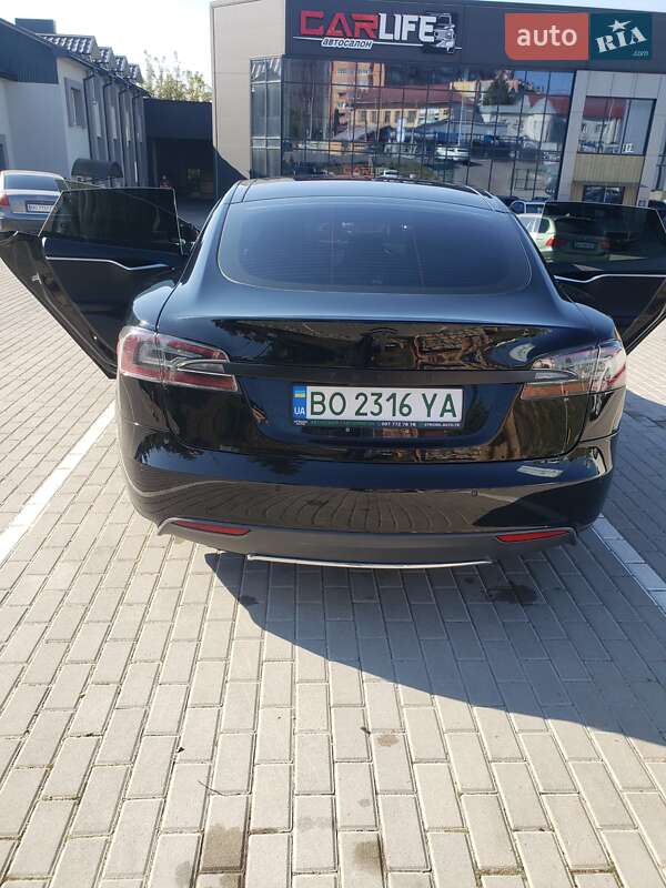 Ліфтбек Tesla Model S 2015 в Тернополі