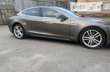 Лифтбек Tesla Model S 2016 в Хмельницком