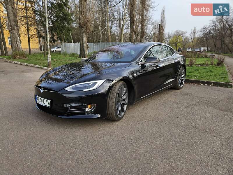 Ліфтбек Tesla Model S 2017 в Кривому Розі
