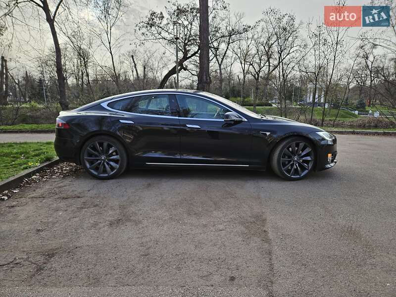 Ліфтбек Tesla Model S 2017 в Кривому Розі