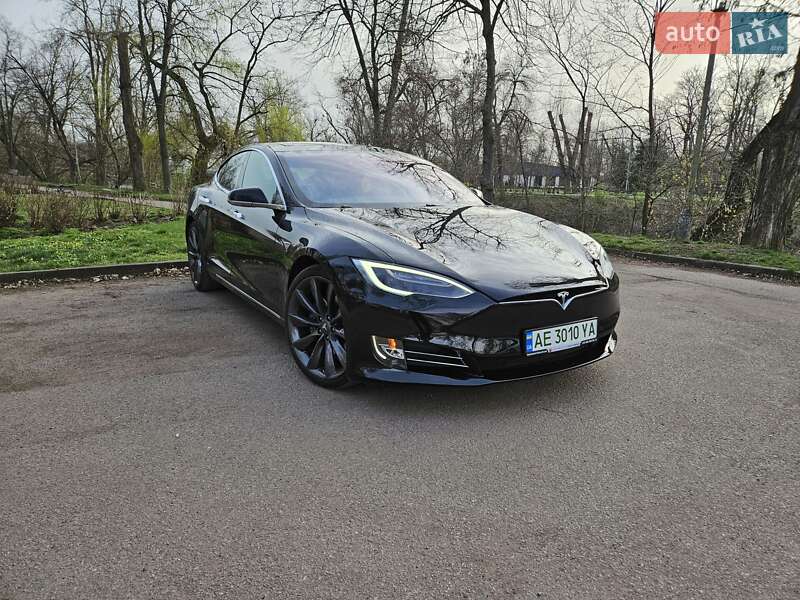 Ліфтбек Tesla Model S 2017 в Кривому Розі