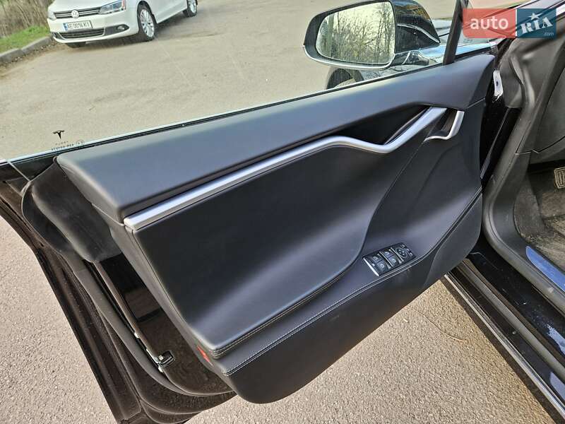 Ліфтбек Tesla Model S 2017 в Кривому Розі
