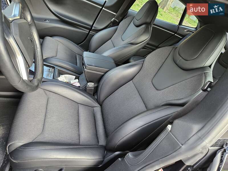 Ліфтбек Tesla Model S 2017 в Кривому Розі