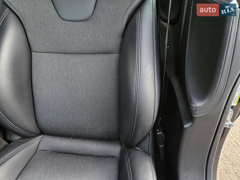 Ліфтбек Tesla Model S 2017 в Кривому Розі