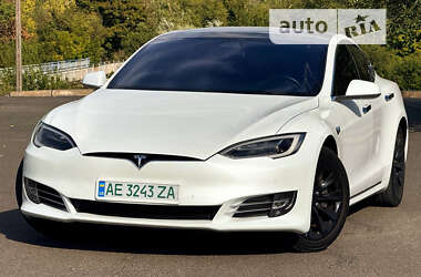 Ліфтбек Tesla Model S 2016 в Кривому Розі