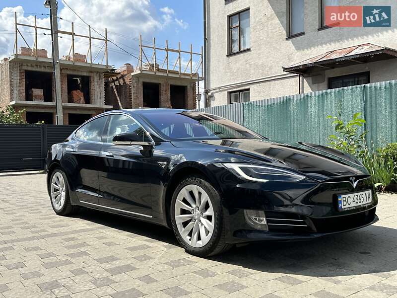 Ліфтбек Tesla Model S 2018 в Львові