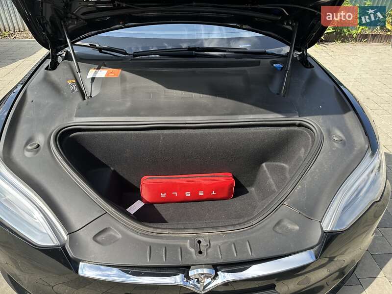 Ліфтбек Tesla Model S 2018 в Львові