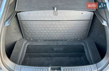 Лифтбек Tesla Model S 2015 в 