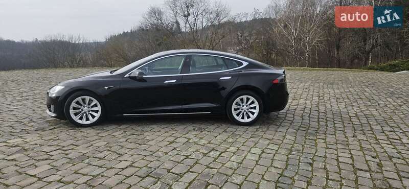 Лифтбек Tesla Model S 2016 в Житомире