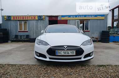 Лифтбек Tesla Model S 2015 в Львове