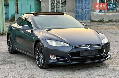 Лифтбек Tesla Model S 2015 в Валках