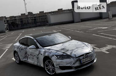 Ліфтбек Tesla Model S 2013 в Києві