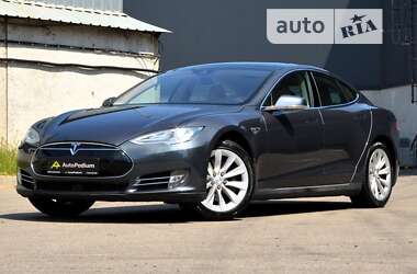 Ліфтбек Tesla Model S 2016 в Києві