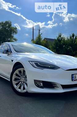 Лифтбек Tesla Model S 2016 в Львове