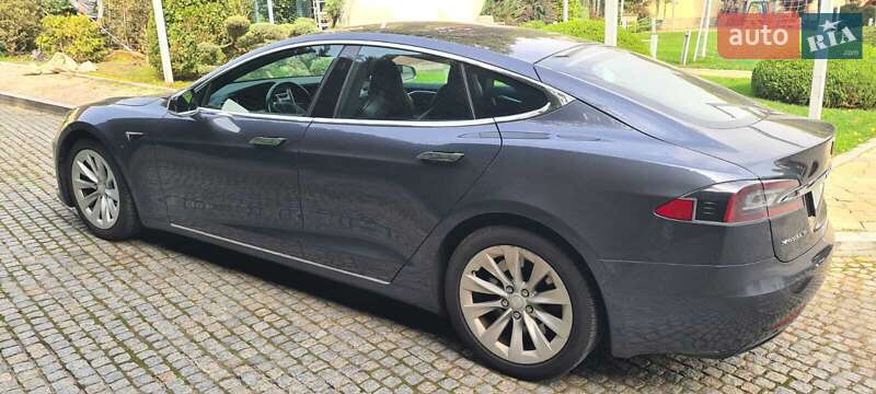 Ліфтбек Tesla Model S 2017 в Одесі