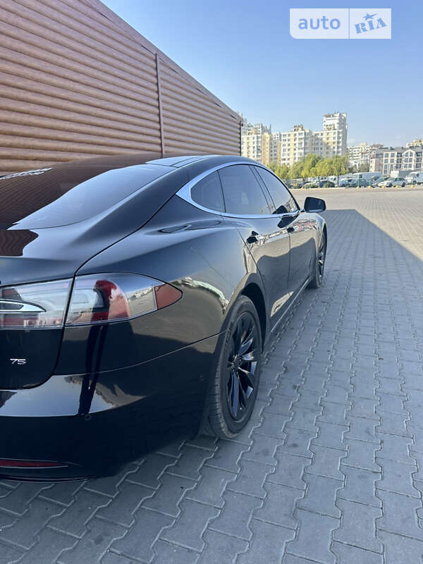 Лифтбек Tesla Model S 2016 в Одессе