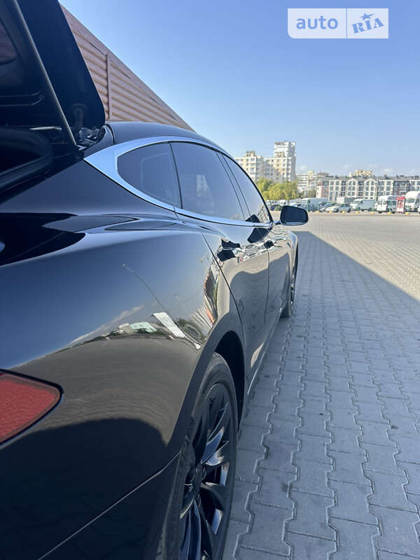 Лифтбек Tesla Model S 2016 в Одессе