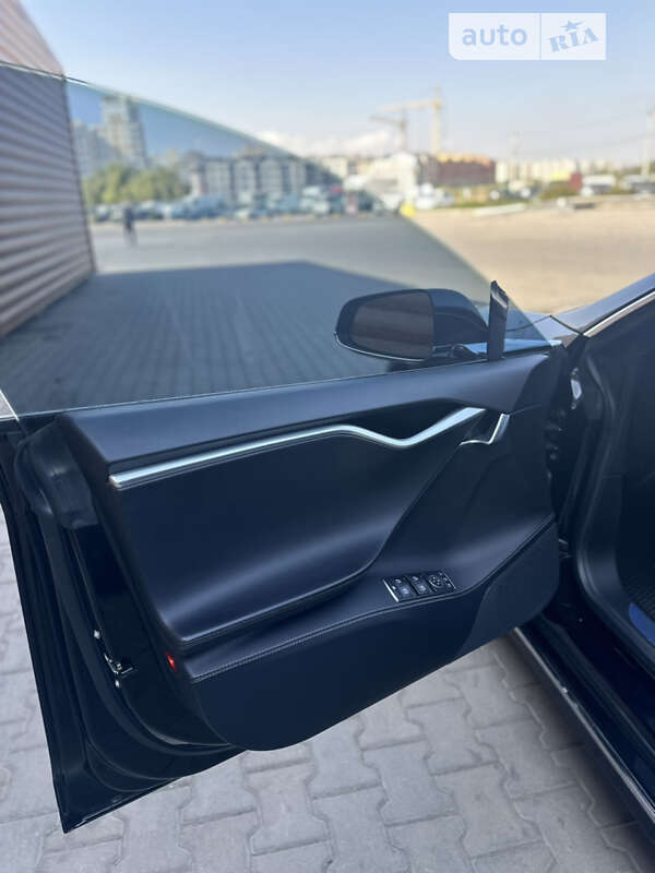 Лифтбек Tesla Model S 2016 в Одессе