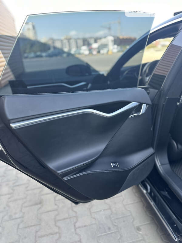Лифтбек Tesla Model S 2016 в Одессе