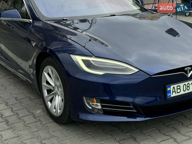 Лифтбек Tesla Model S 2018 в Виннице