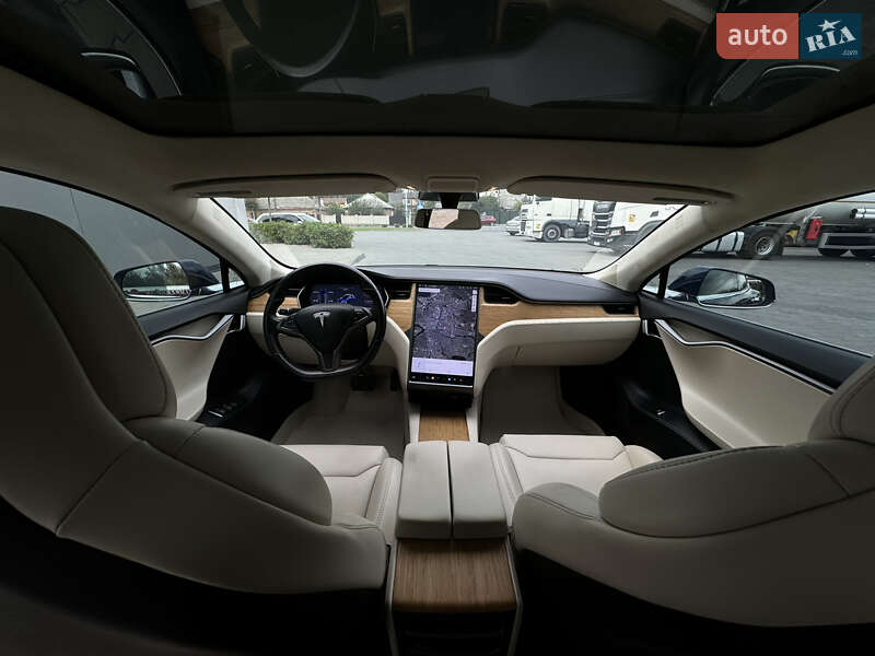 Лифтбек Tesla Model S 2018 в Виннице