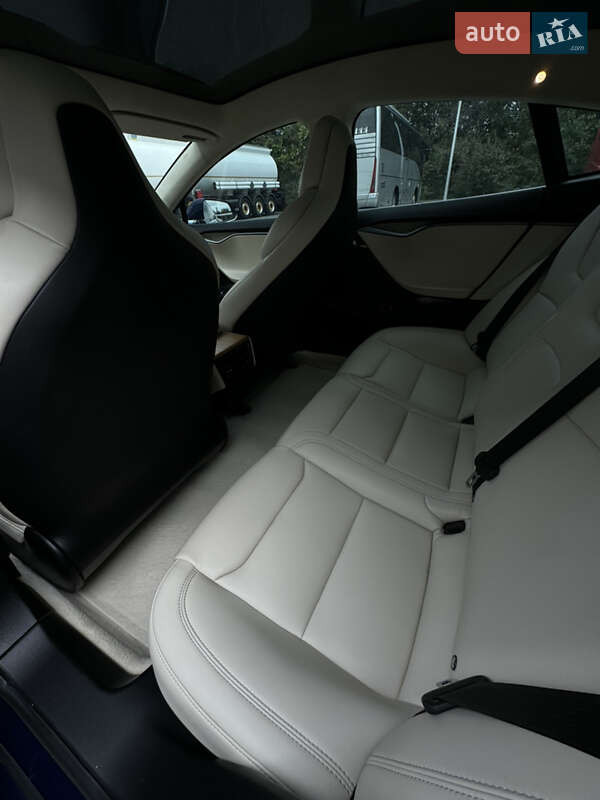 Лифтбек Tesla Model S 2018 в Виннице