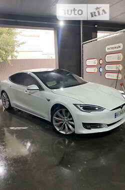 Лифтбек Tesla Model S 2017 в Киеве