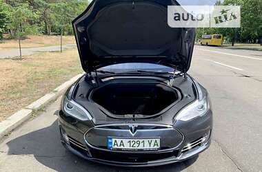 Лифтбек Tesla Model S 2016 в Киеве