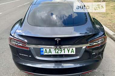 Лифтбек Tesla Model S 2016 в Киеве