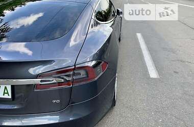 Лифтбек Tesla Model S 2016 в Киеве