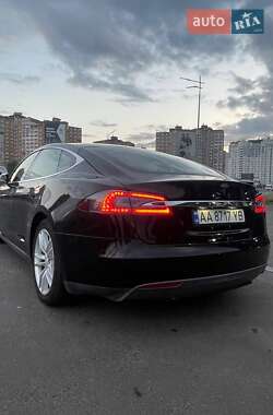 Лифтбек Tesla Model S 2015 в 