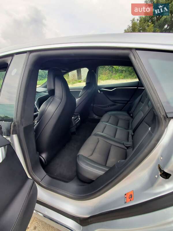 Лифтбек Tesla Model S 2018 в Тернополе