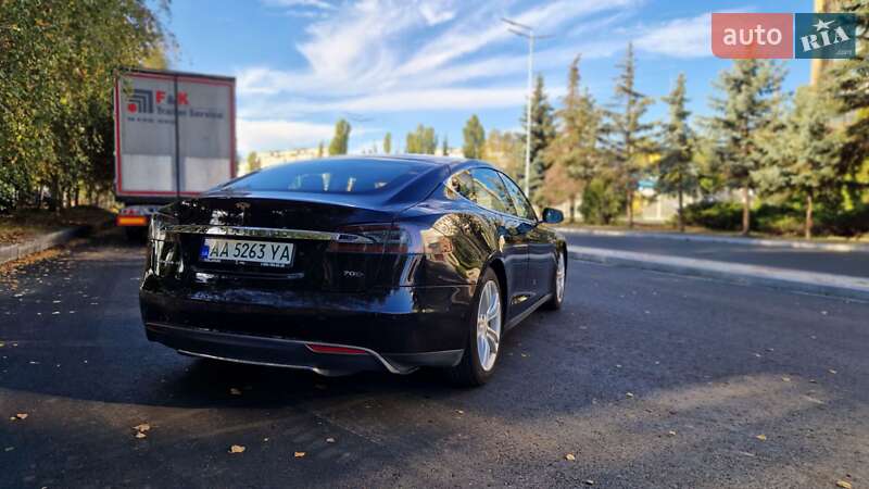 Лифтбек Tesla Model S 2016 в Киеве