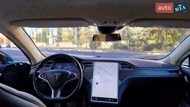 Лифтбек Tesla Model S 2016 в Киеве